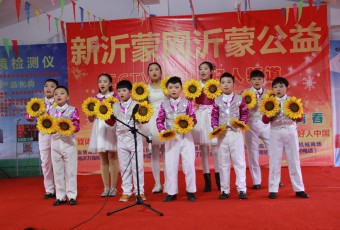 新沂蒙网歌舞团合唱表演-阳光下的孩子 (542播放)