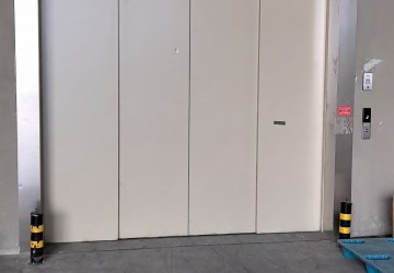 临沂物流城韩强智能货梯安装中