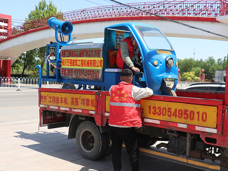 韩强智能新能源小型洒水车：城市环保小精灵